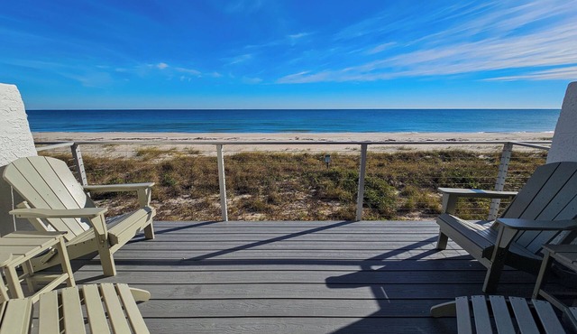 August 2026 Big Savings! Remodeled bathrooms! BEACHFRONT