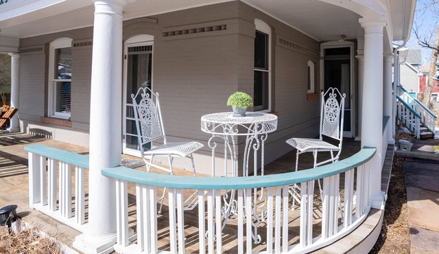 Available from now until Aug 18th. Walk to Pearl St, Central AC