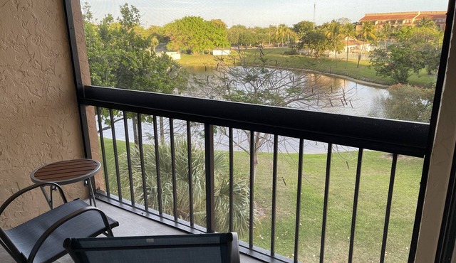 Awesome East Delray Beach Condo With Waterfront View. 1 Mile To The Beach in Delray Beach