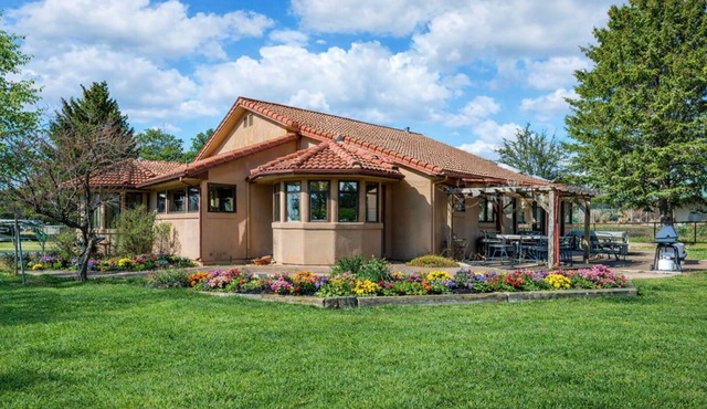 B4 Ranch Full Lodge & Cabin - Sleeps 20