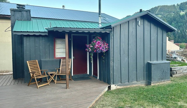 Baby Bear's Bunkhouse - 400sf cabin in the heart of Red River