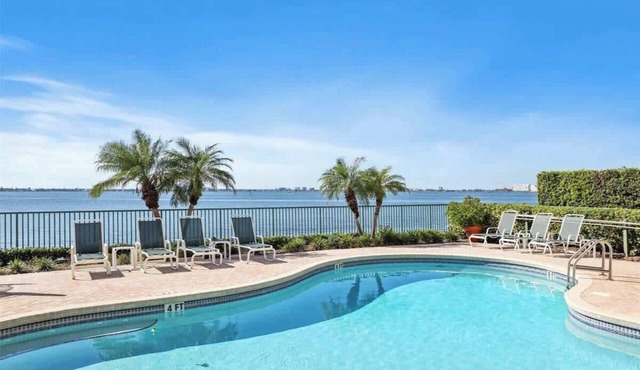 Bay View, Pool, 5 min St Pete Beach @ Dolphin Bay in St. Petersburg