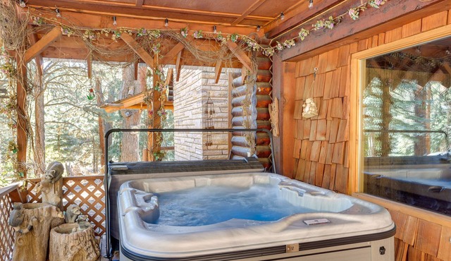 Bayfield Cabin w/Game Room & Private Hot Tub!