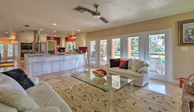 Bayfront Florida Retreat w/ Boat Lift & Fire Pit! in Crystal River