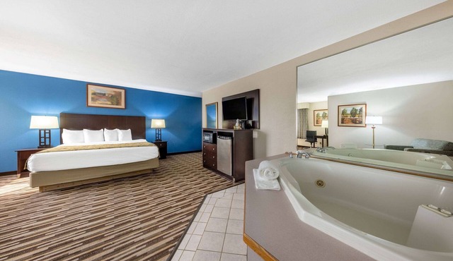 Baymont by Wyndham Springfield South Hwy 65 in Springfield