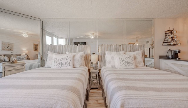 Beach Front Studio Condo Complimentary Beach Service March 1-October 31 in Panama City Beach