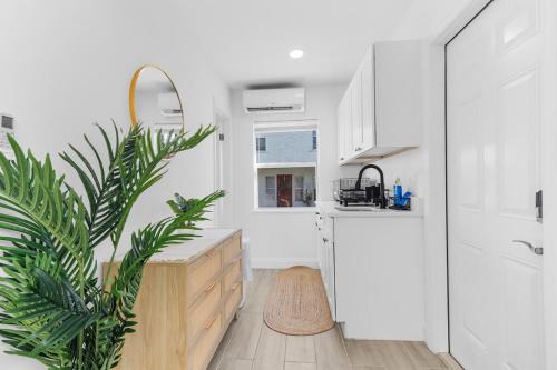 Beach Studio West Palm Near Beach, Newly Renovated in West Palm Beach