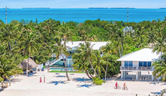 Beachfront Estate - Two Villas/Heated Pools/Docks/Dolphin & Mahi Key in Islamorada
