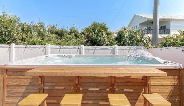 Beachside Home Heated Swim Spa Fenced Yard