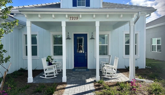 Beachy cottage just minutes from Downtown Naples and the beaches! in Naples
