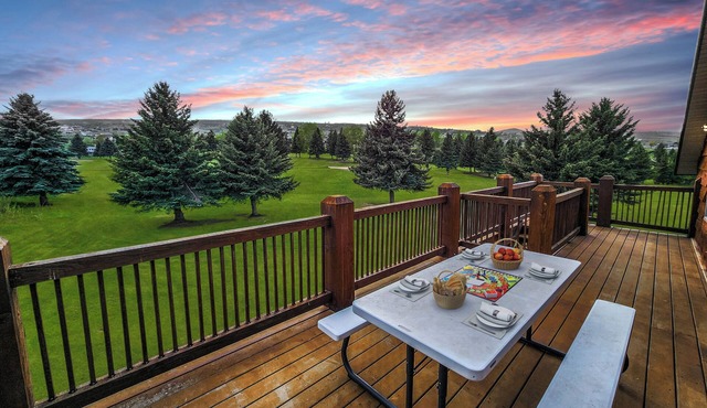 Bear Lake Golf Retreat Cabin: Spa + Sleeps 20