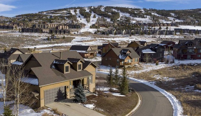 Beatiful home on golf course, 4/4, in Granby Ranch - sleeps 8