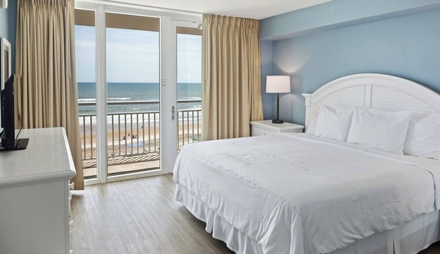 Beautiful 1BR Condo w/Ocean Views, Full Kitchen, Pool Access & Beach Vibes in Ormond Beach