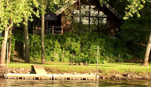 Beautiful Cabin on Scenic WI River/Lake Wisconsin. Close to WI Dells and Madison in Poynette