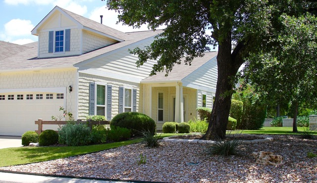 Beautiful Corner Property Home in Sun City Georgetown, Texas in Georgetown