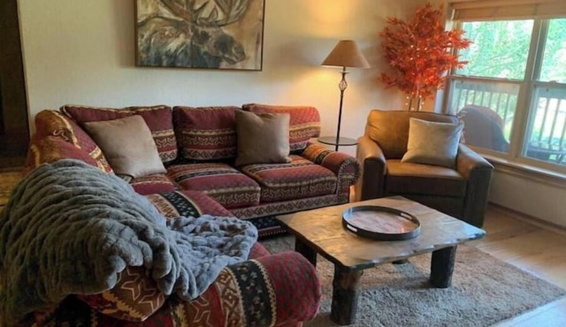 Beautiful Edwards 3 bedroom condo - Great Location!