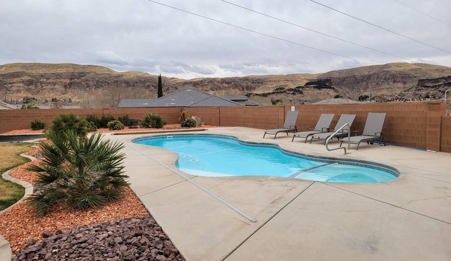 Beautiful Home near Zions with PRIVATE POOL, GAZEBO and GARAGE