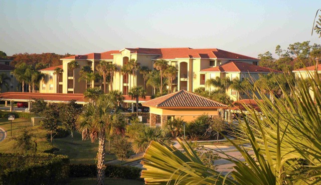 Beautiful Luxury Condo on Resort Style Golf and Country Club. in Naples