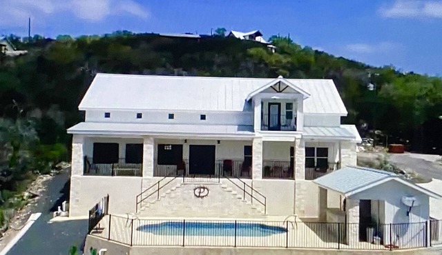 Beautiful Mansion w/Breathtaking Views of the Frio River, Mountains & Pool! in Concan