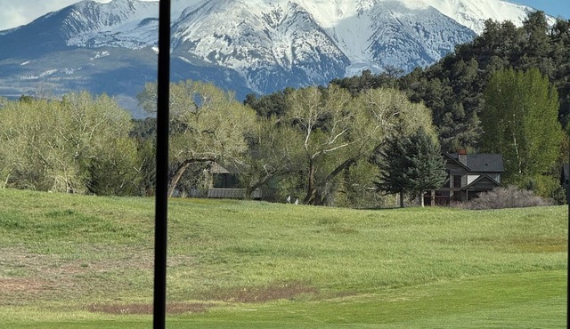 Beautiful mountain lifestyle 3bedroom golf course fairway townhome in Aspen Glen