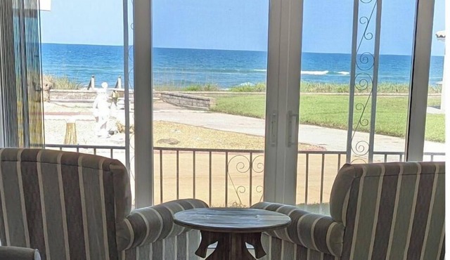 Beautiful Ormond Beachfront House! Steps from the Ocean in Ormond Beach