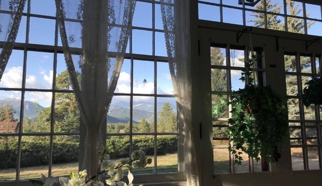 Beautiful Setting, Romantic Historic Arts & Crafts Home, Great Longs Peak Views in Estes Park