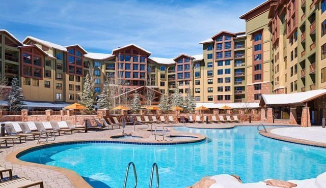 Beautiful Spacious King Room | Heated Pool