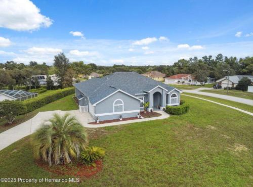 Beautiful vacation house on the hill in Spring Hill