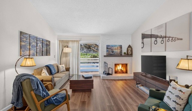 Beautifully Appointed Condo w/Pond Views, Includes 2 Fly Fishing Badges!