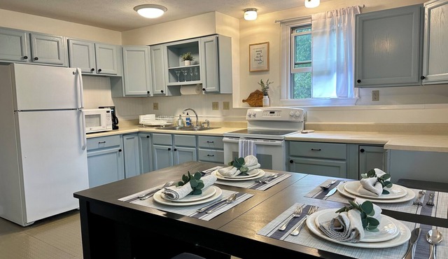 “Below Deck” at Ferry Beach - 2 bedroom apartment steps from the beach! in Saco