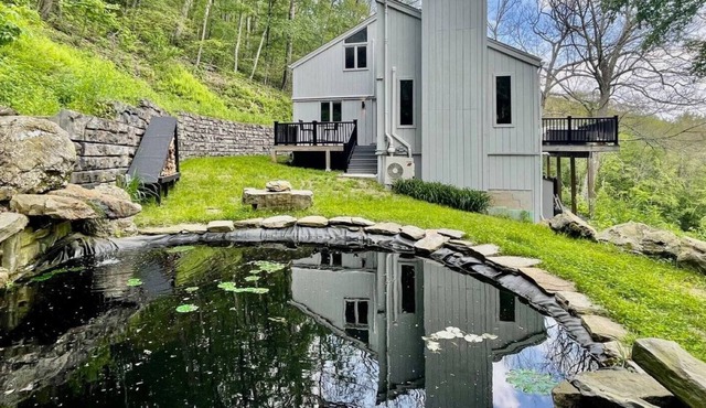 Berkshire 5- bedroom Chalet in nature preserve in Egremont