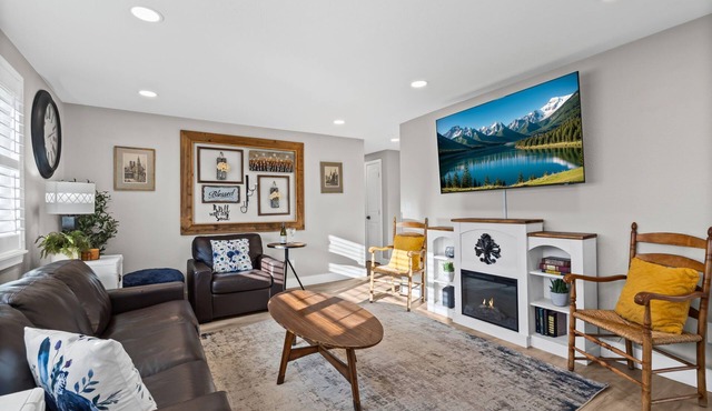 Berthoud Basecamp | Private Hot Tub & Backyard Oasis