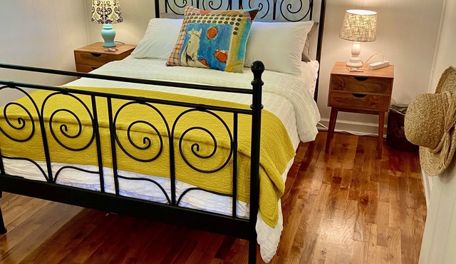 ↠» Best of Both Bungalow «↞ 20 min to the Beach!
