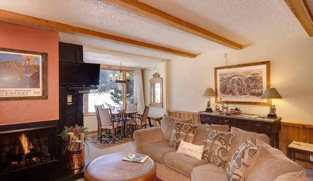 Best Value for Your Money in Ctr Vlg! Gorgeous Sky Chutes view. Free Pkg & WiFi