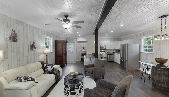 Beyond Charming Luxury Barndominium - Get away without going far away!