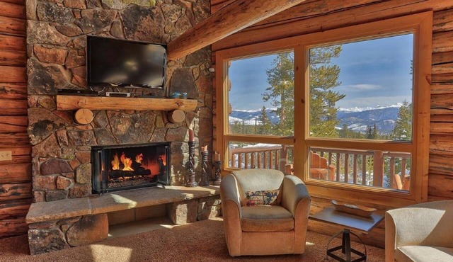 Black Bear Lodge, Beautiful 3BR Cabin with Private Hot Tub