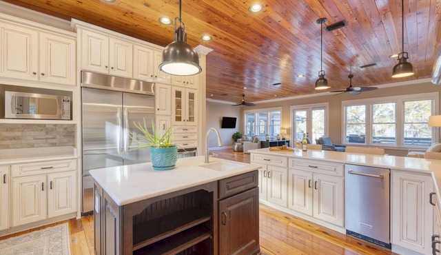 Blackwater Bay Hideaway by AvantStay | Waterfront, Pool, Dock, Hot Tub in Milton