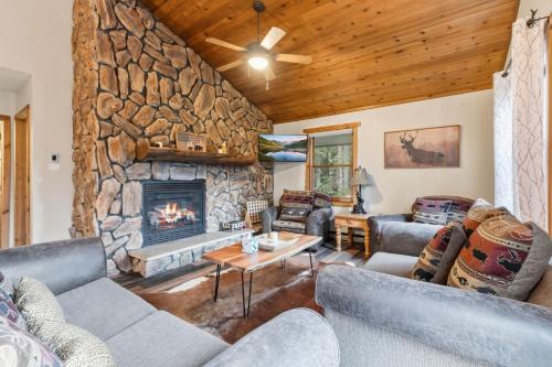 Blue River Escape Private Sauna plus Nearby Trails