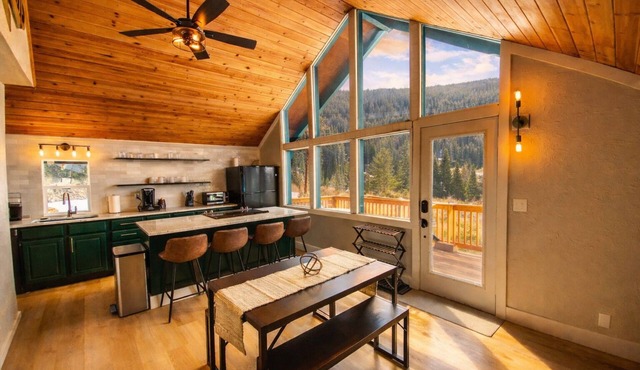 Blue River Mountain Getaway | Hiking & Ski Slopes