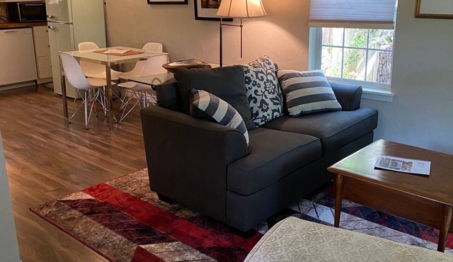 Boutique Cottage Near Bishop Arts in Dallas