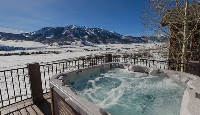 Breathtaking 15-Acre Mountain Retreat Near Crested Butte – Hot Tub, Sleeps 16+