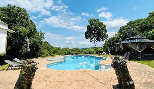 Breathtaking spacious home with unforgettable views in Columbia