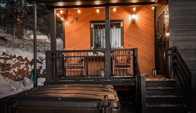 Breathtaking ViewsTwo Bedroom Cabin with Hot tub