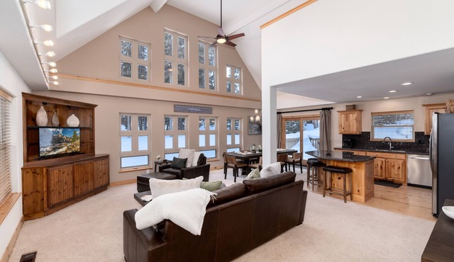 BRECKENRIDGE! 4 Miles to MAIN ST! 5⭐️ LUXURY CABIN-CHALET! NEW HOT TUB! Awesome!