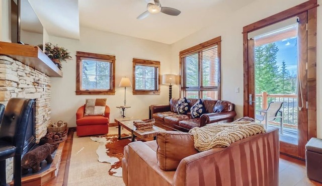 Breckenridge villa next to the Snowflake lift with shared hot tub & pool
