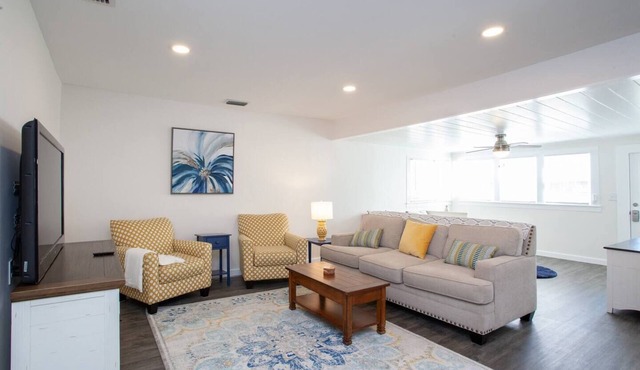 Bright, Clean and Cozy Coastal Home in Ozona in Palm Harbor
