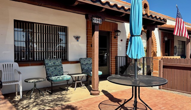 Bright & Cozy One Bedroom One Bath Villa in a 55+ Community in Green Valley