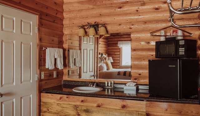 Bryce Canyon Log Cabins