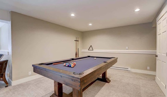 Cabin with Pool Table only 10 minutes from downtown Breckenridge!
