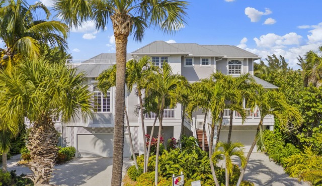 Captiva's Finest Multi-Generation Consistent 5-Star Vacation Home! in CAPTIVA